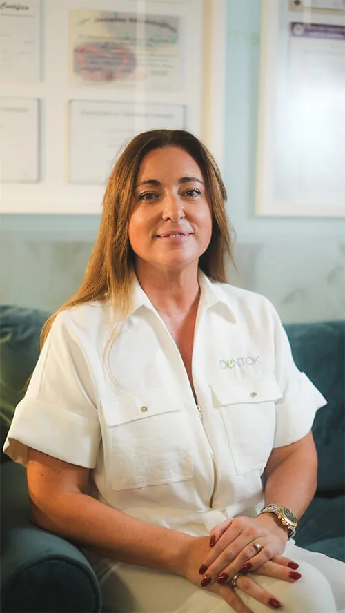 Dra. Ana Hernández Gil, ortodoncista y especialista en odontología infantil en la clínica dental Dentok en Murcia